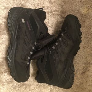 Merrell Women’s Moab FST Ice+Thermo Boots (size 9.5)
